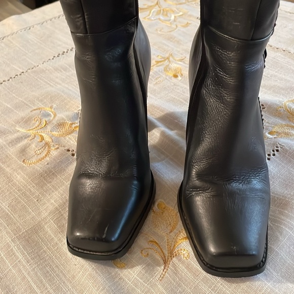 Women’s Leather Boots - Picture 2 of 9